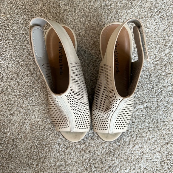 ✅ 3 for $30 SALE Peep toe booties. Gently worn. - Picture 4 of 4